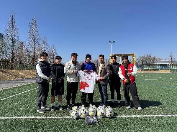 주종구(06학번) 동문·박영서 (스포츠과학과 강사), 80만 원 상당 축구용품 기증 대표이미지