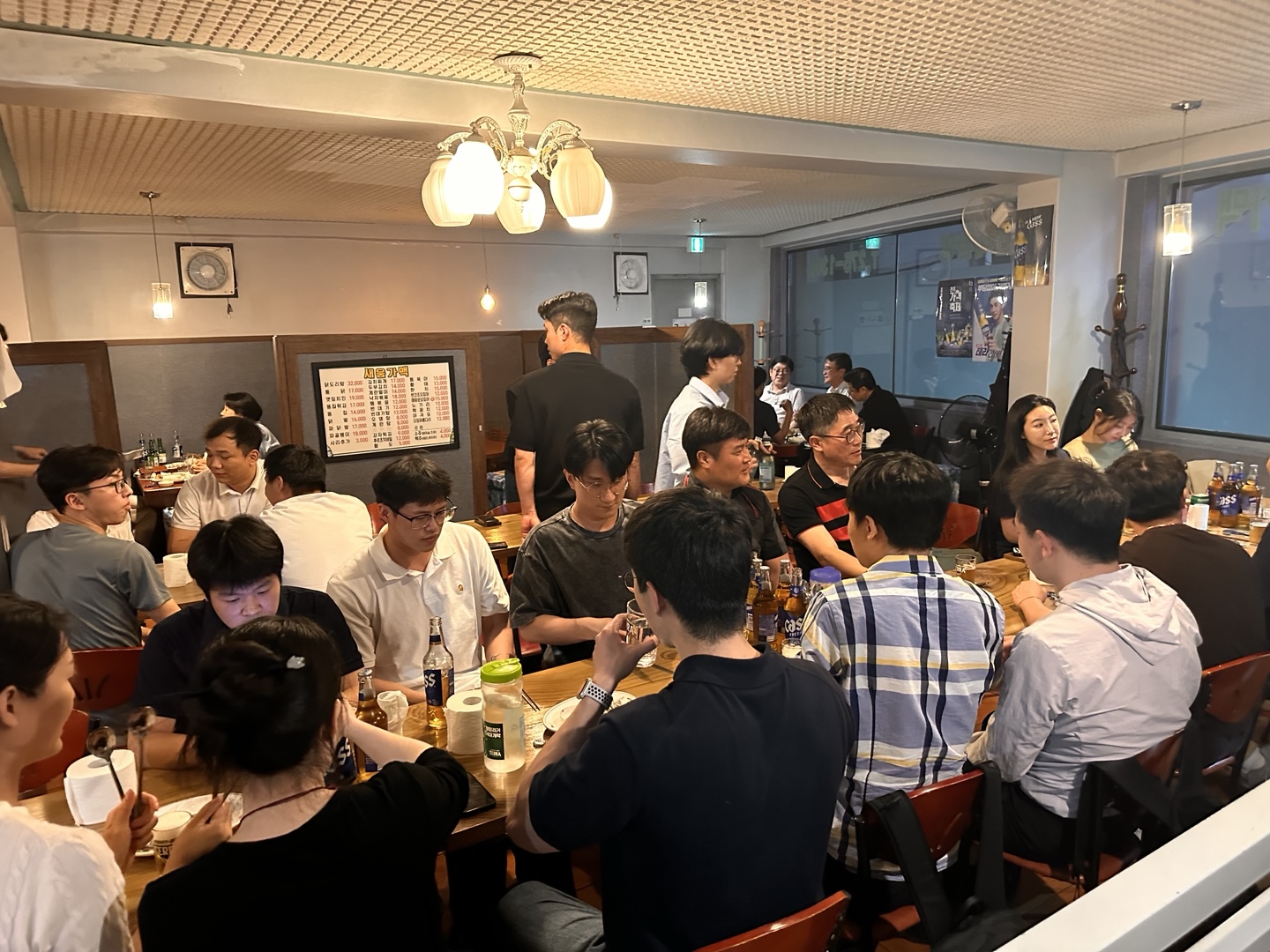 스포츠과학과에서는 5월 28일, 대학원 2차 세미나를 성공적으로 개최하였으며, 이를 기념하고 참여자 간 소통을 강화하기 위해 회식 자리를 함께 마련하였습니다. 4번째 첨부파일 이미지