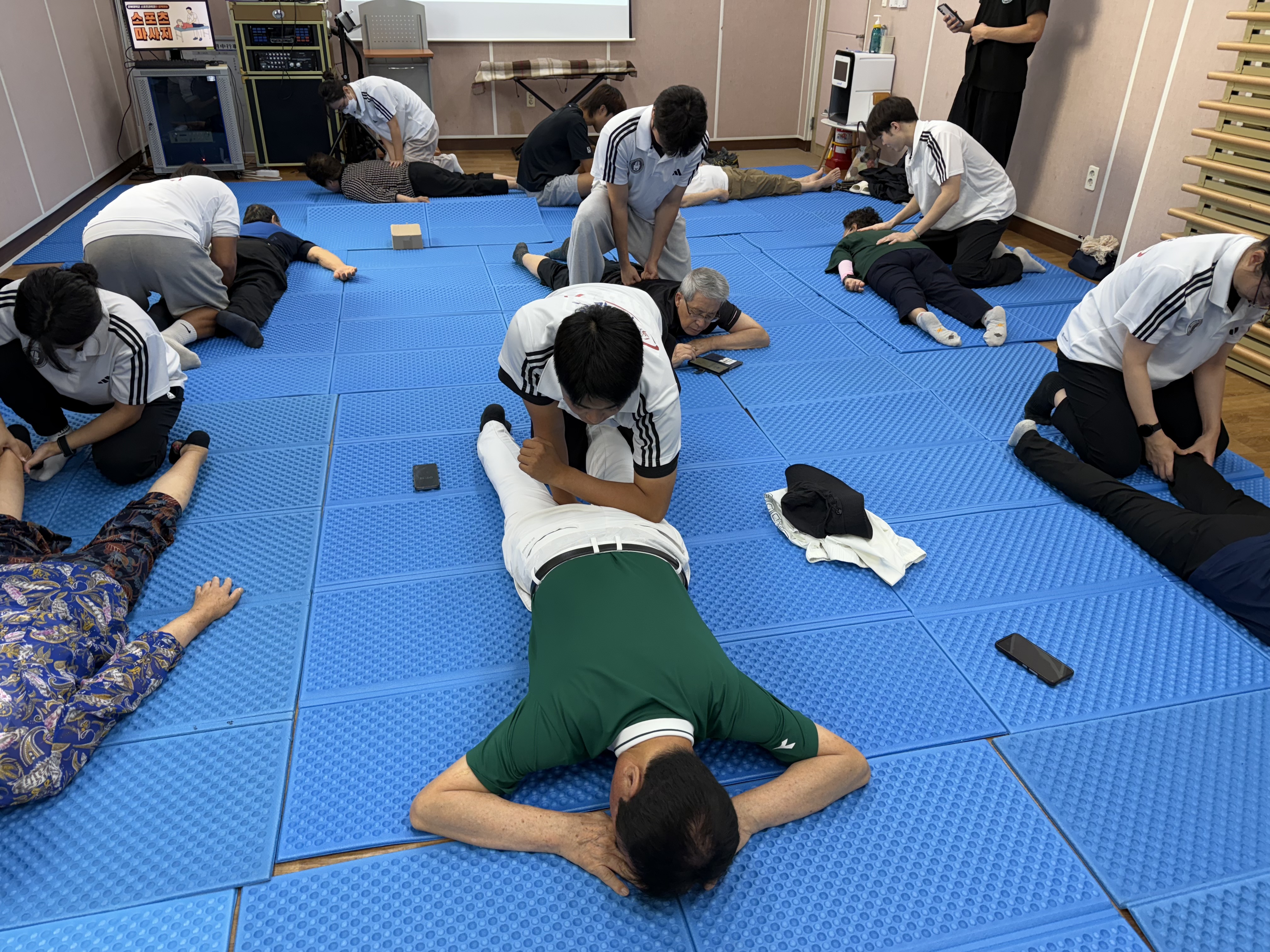 2025년 9월 11일 스포츠과학과 재활분과, 금암노인복지관서 어르신 대상 스포츠 마사지 봉사 진행 13번째 첨부파일 이미지