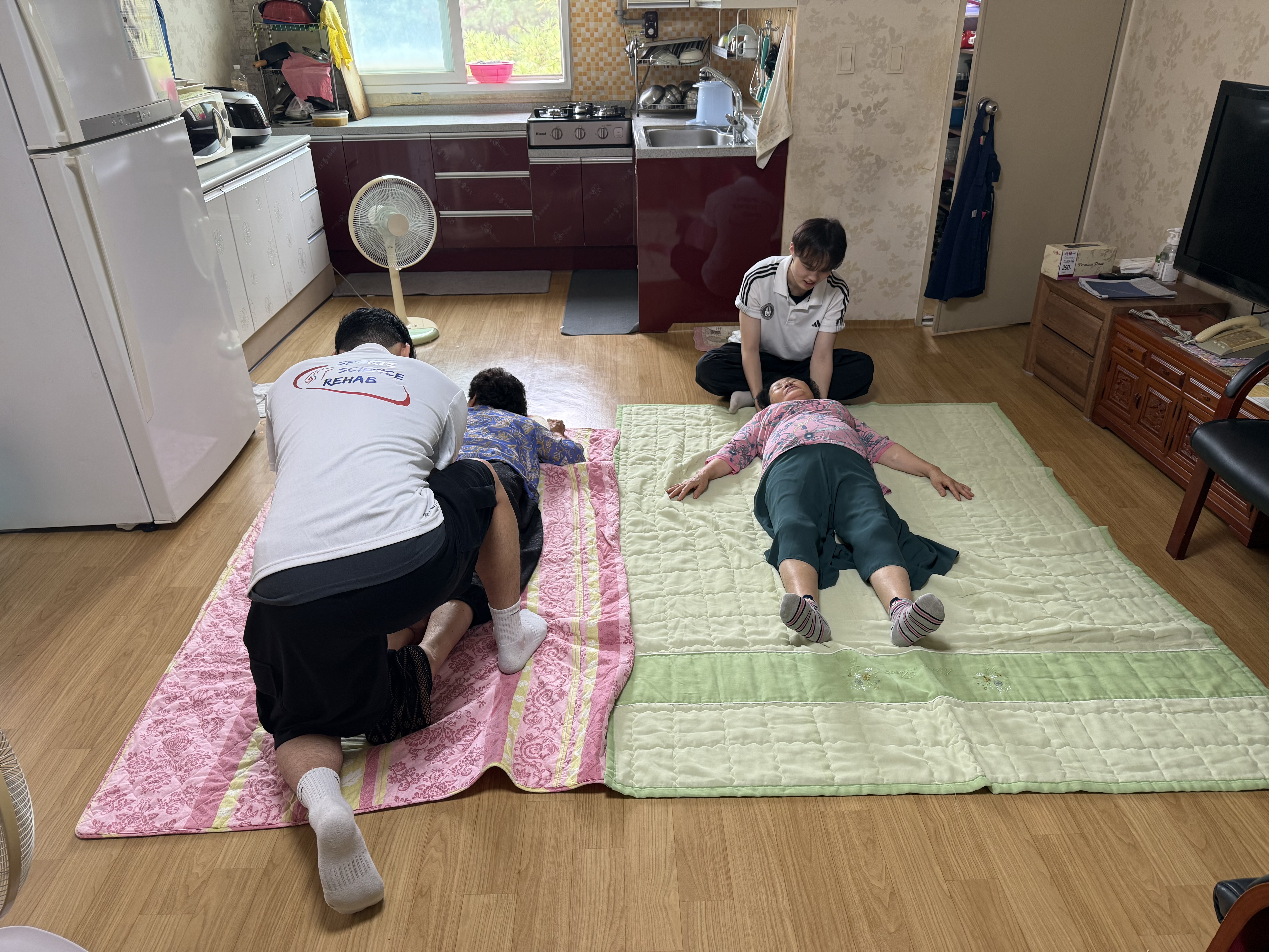 전북대 스포츠과학과 재활분과, 2025년 9월 19일 금암노인복지관서 스포츠마사지&middot;테이핑 봉사 &mdash; 노인복지관과의 상호협력 기반 지속 활동 2번째 첨부파일 이미지
