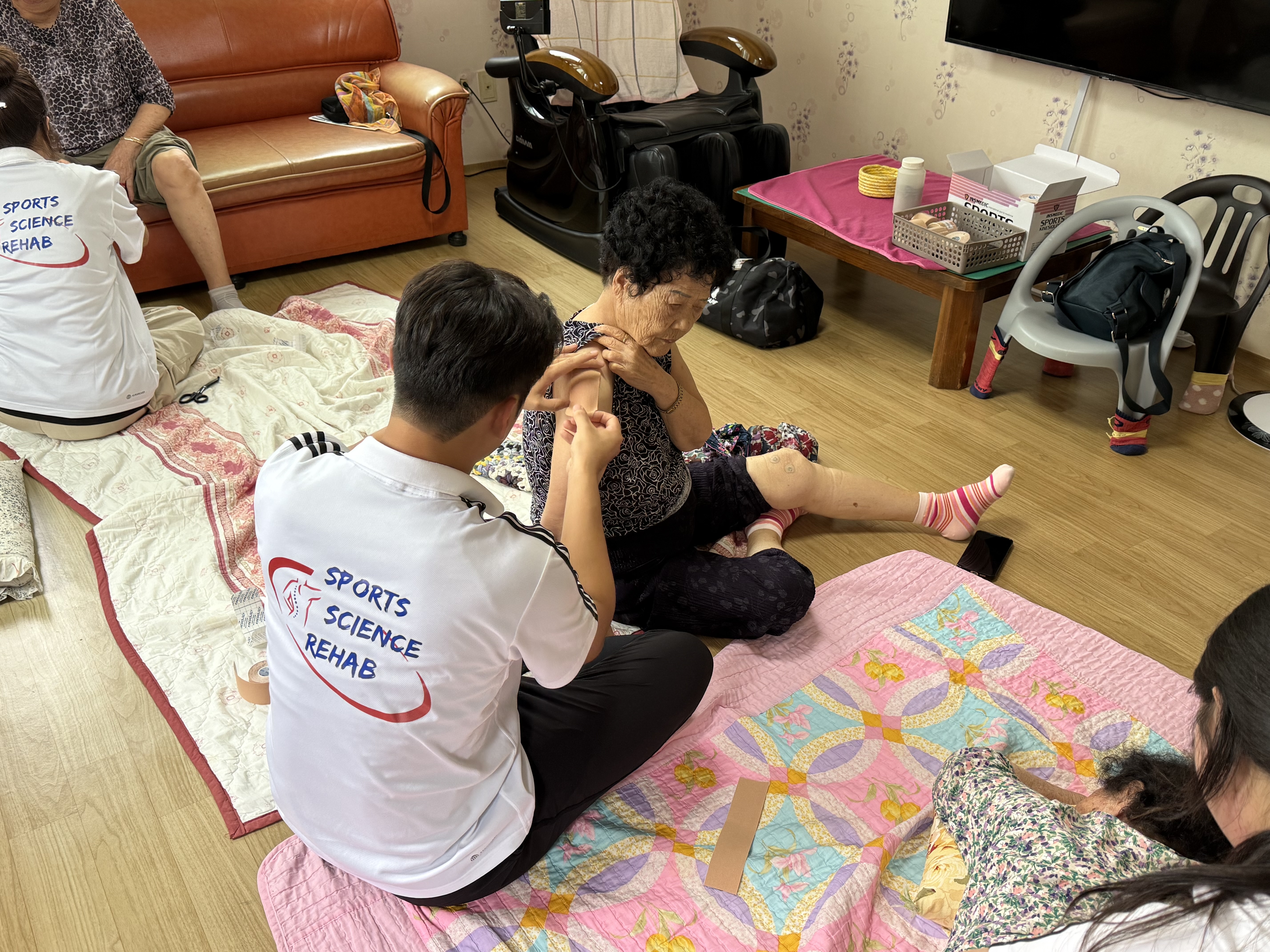전북대 스포츠과학과 재활분과, 2025년 9월 19일 금암노인복지관서 스포츠마사지&middot;테이핑 봉사 &mdash; 노인복지관과의 상호협력 기반 지속 활동 6번째 첨부파일 이미지