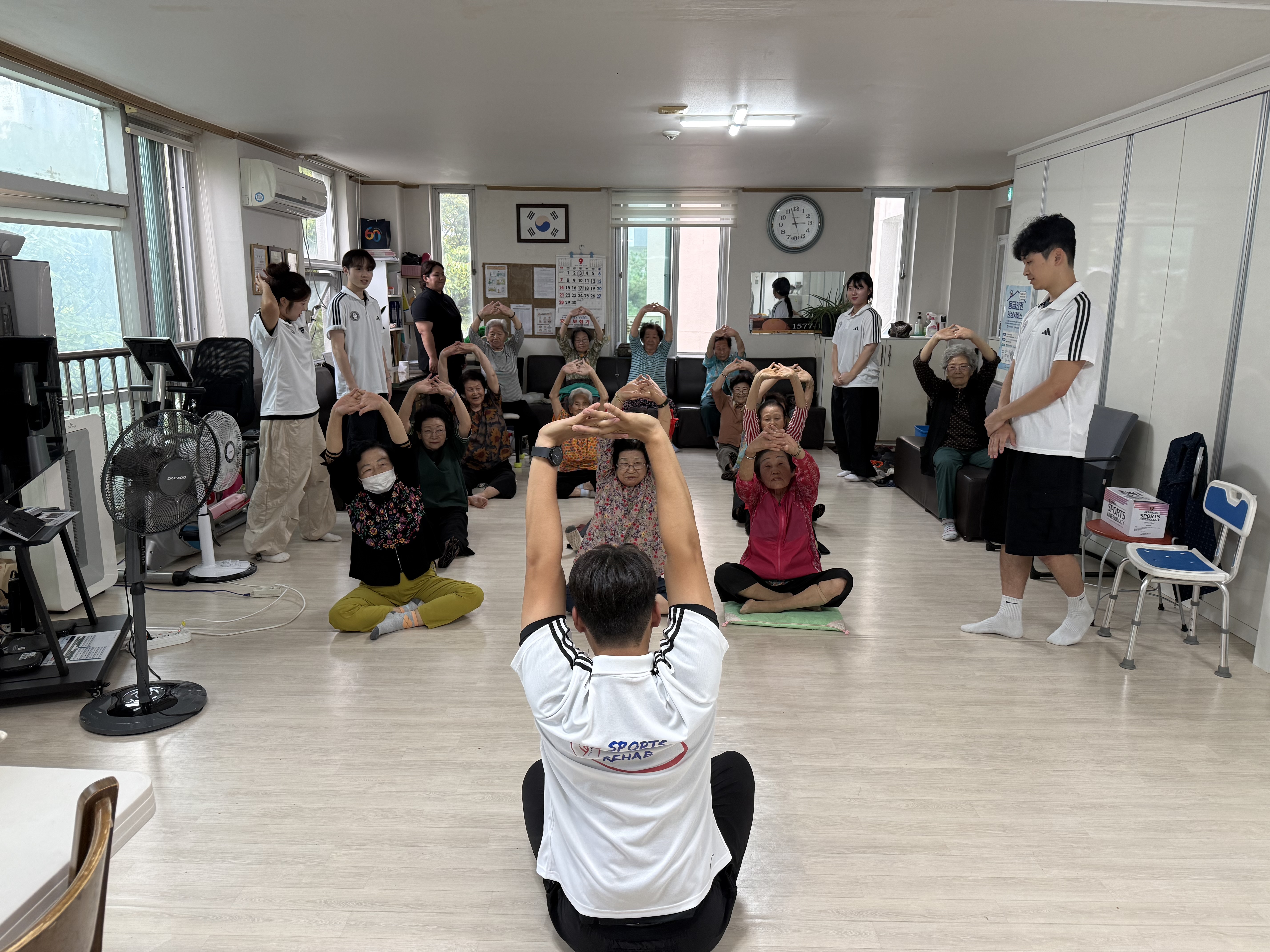 전북대 스포츠과학과 재활분과, 2025년 9월 19일 금암노인복지관서 스포츠마사지&middot;테이핑 봉사 &mdash; 노인복지관과의 상호협력 기반 지속 활동 8번째 첨부파일 이미지