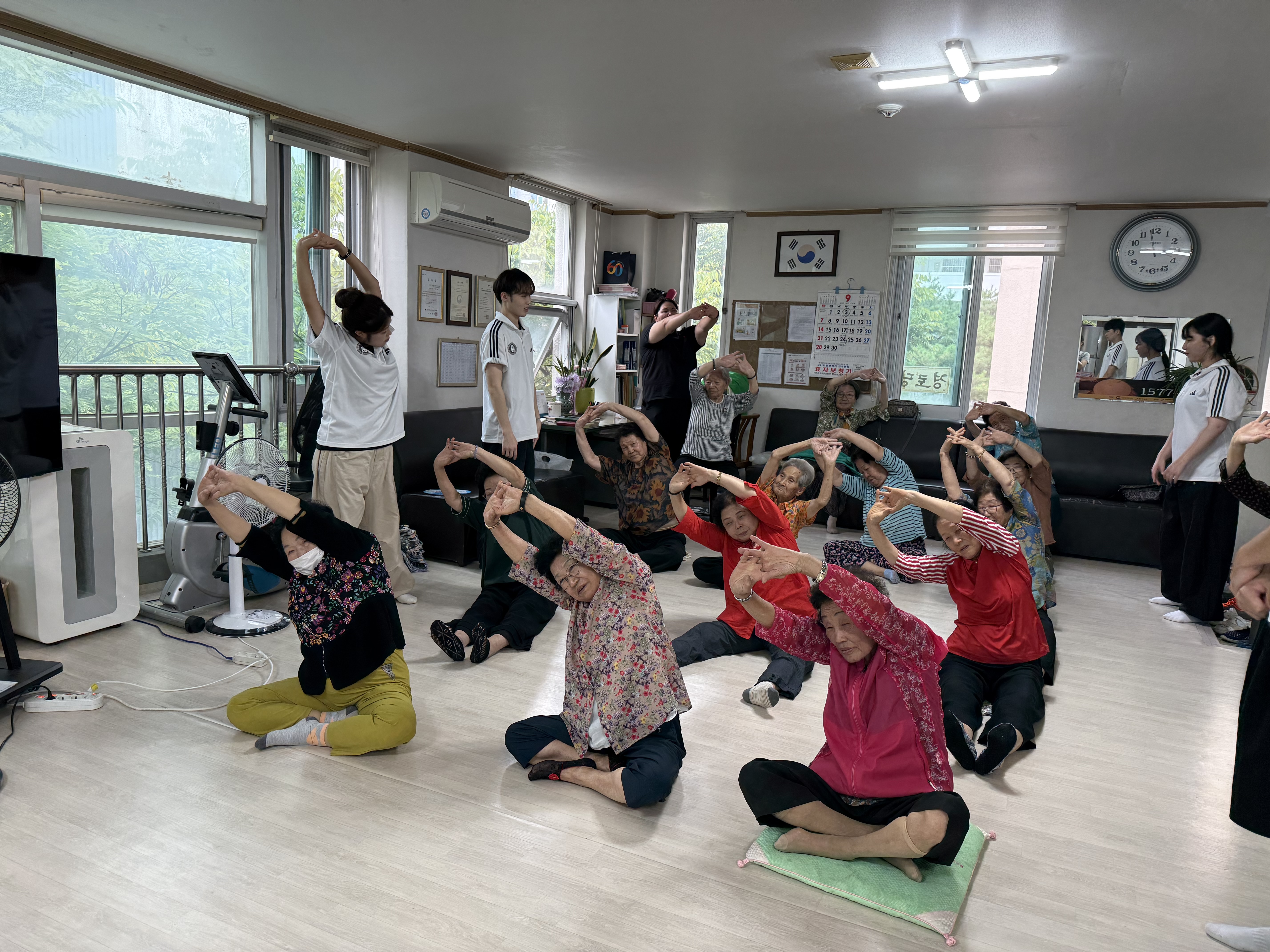 전북대 스포츠과학과 재활분과, 2025년 9월 19일 금암노인복지관서 스포츠마사지&middot;테이핑 봉사 &mdash; 노인복지관과의 상호협력 기반 지속 활동 11번째 첨부파일 이미지