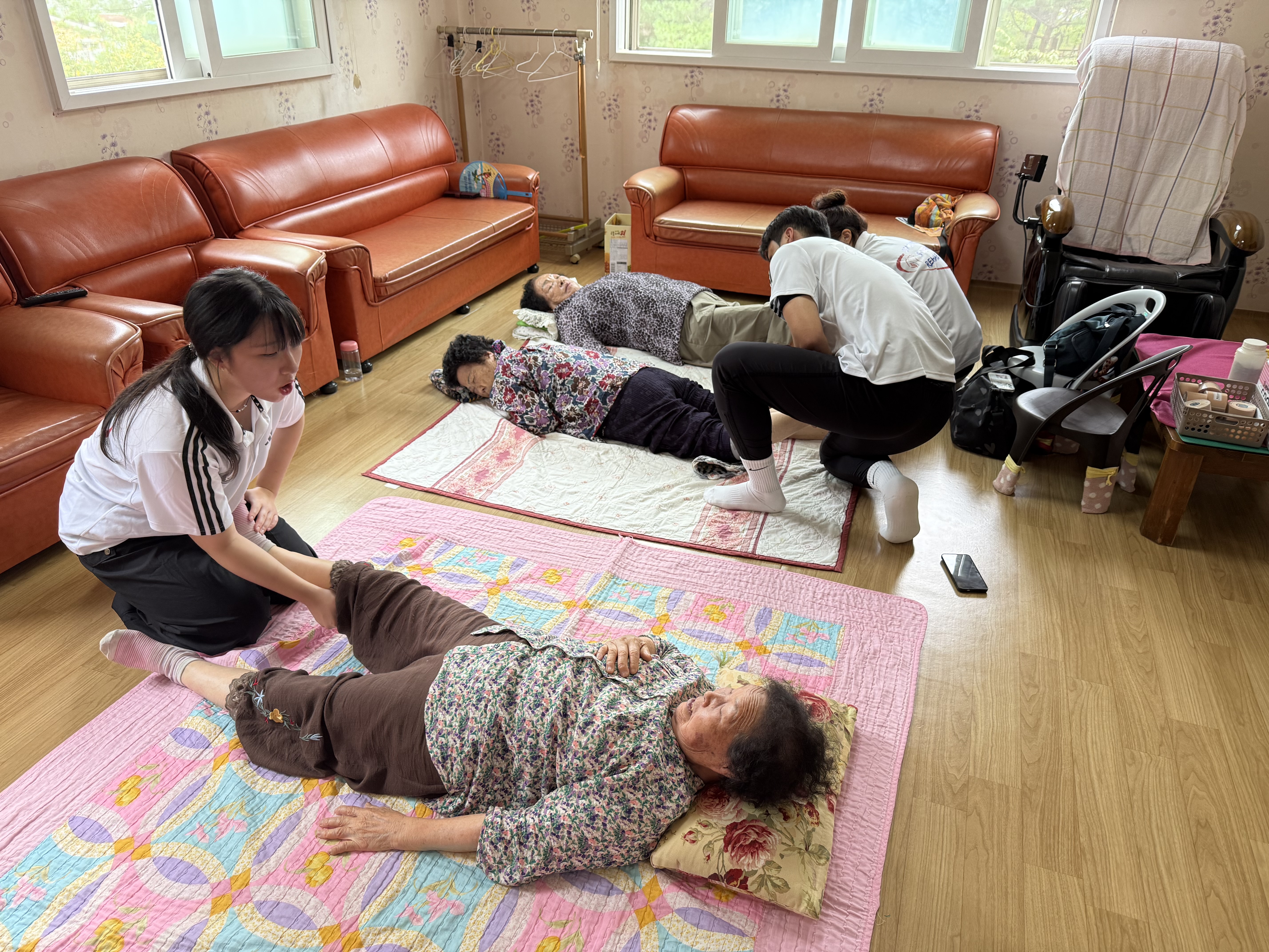 전북대 스포츠과학과 재활분과, 2025년 9월 19일 금암노인복지관서 스포츠마사지&middot;테이핑 봉사 &mdash; 노인복지관과의 상호협력 기반 지속 활동 13번째 첨부파일 이미지