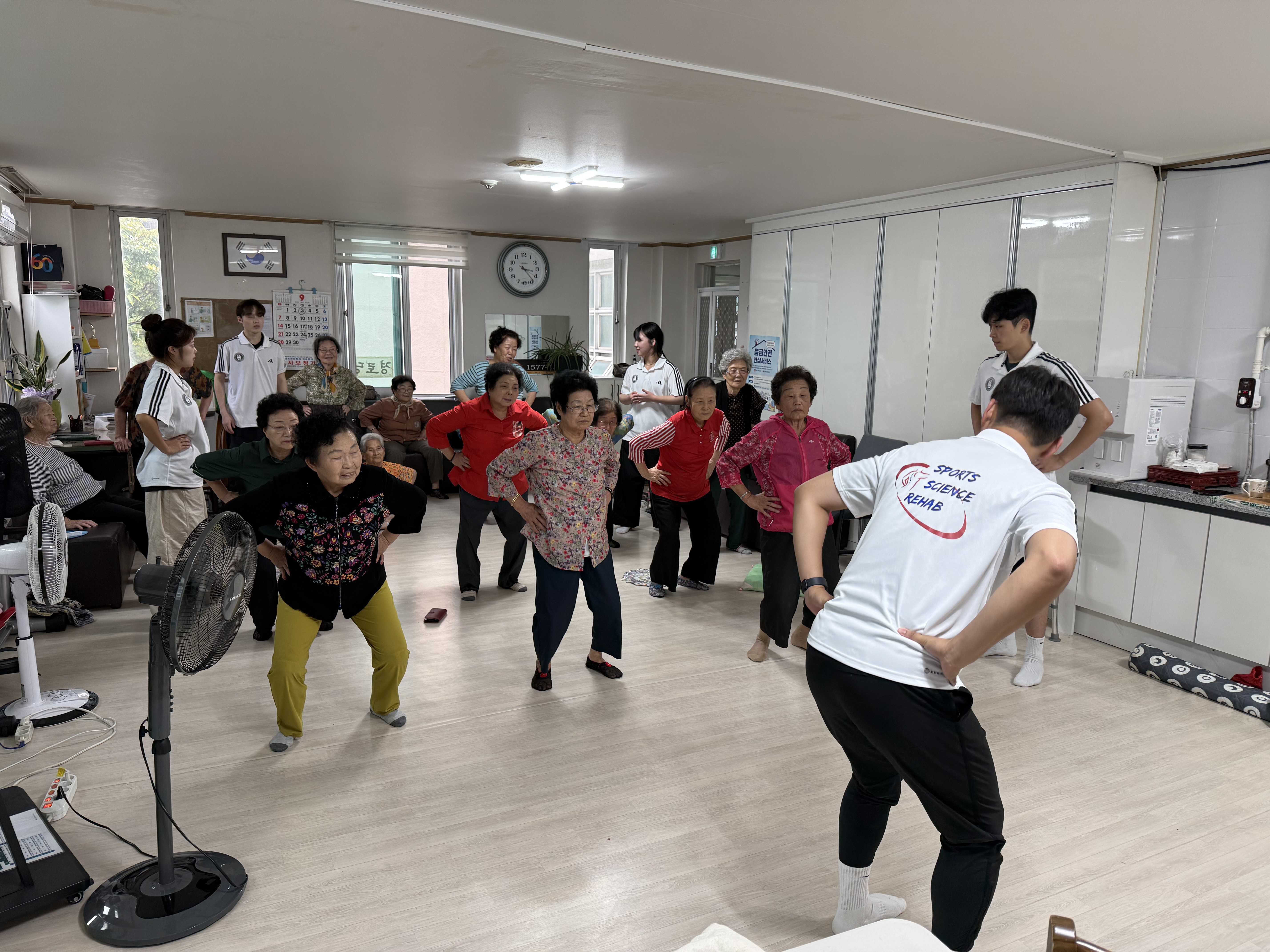 전북대 스포츠과학과 재활분과, 2025년 9월 19일 금암노인복지관서 스포츠마사지&middot;테이핑 봉사 &mdash; 노인복지관과의 상호협력 기반 지속 활동 15번째 첨부파일 이미지