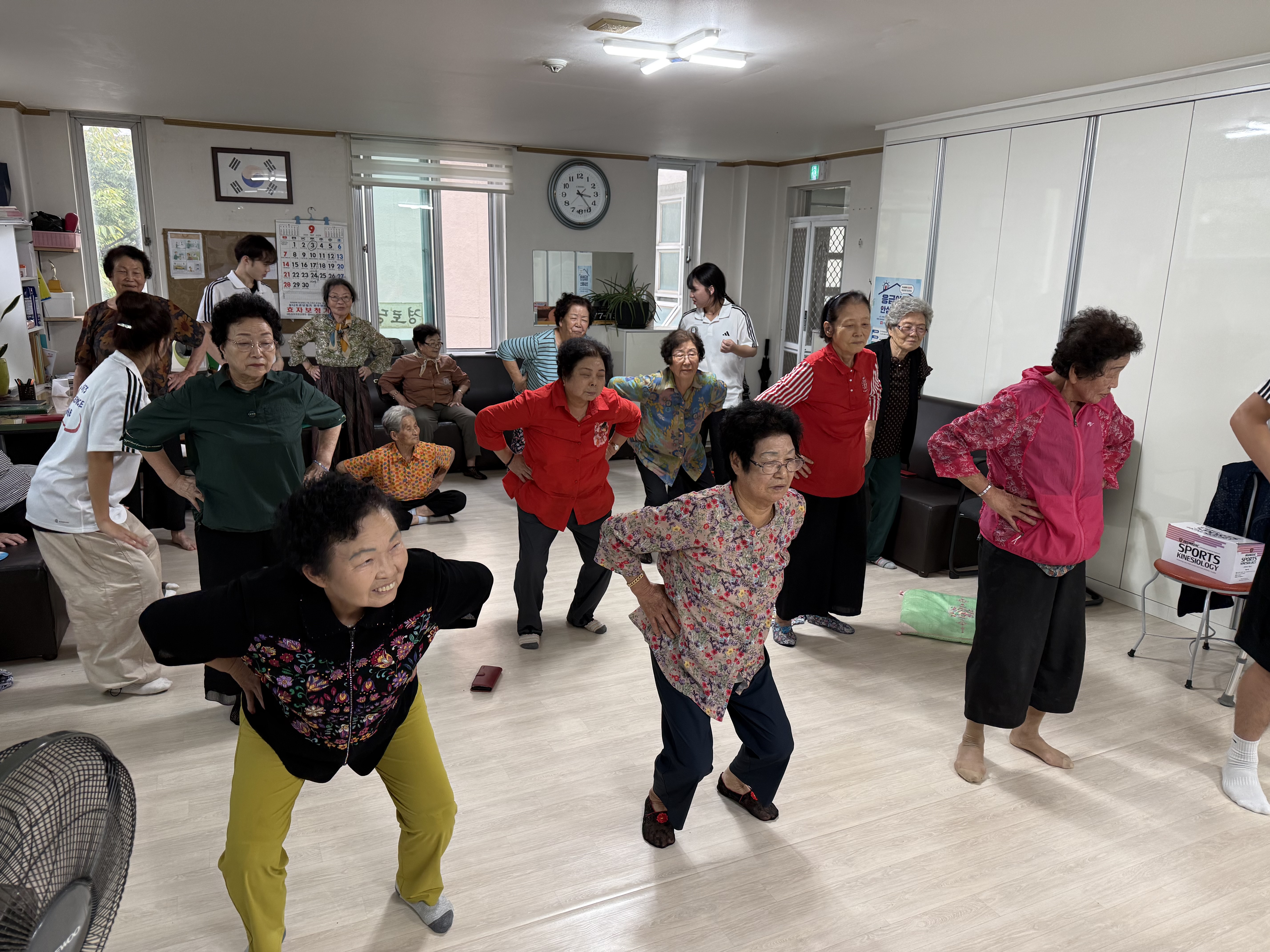 전북대 스포츠과학과 재활분과, 2025년 9월 19일 금암노인복지관서 스포츠마사지&middot;테이핑 봉사 &mdash; 노인복지관과의 상호협력 기반 지속 활동 16번째 첨부파일 이미지