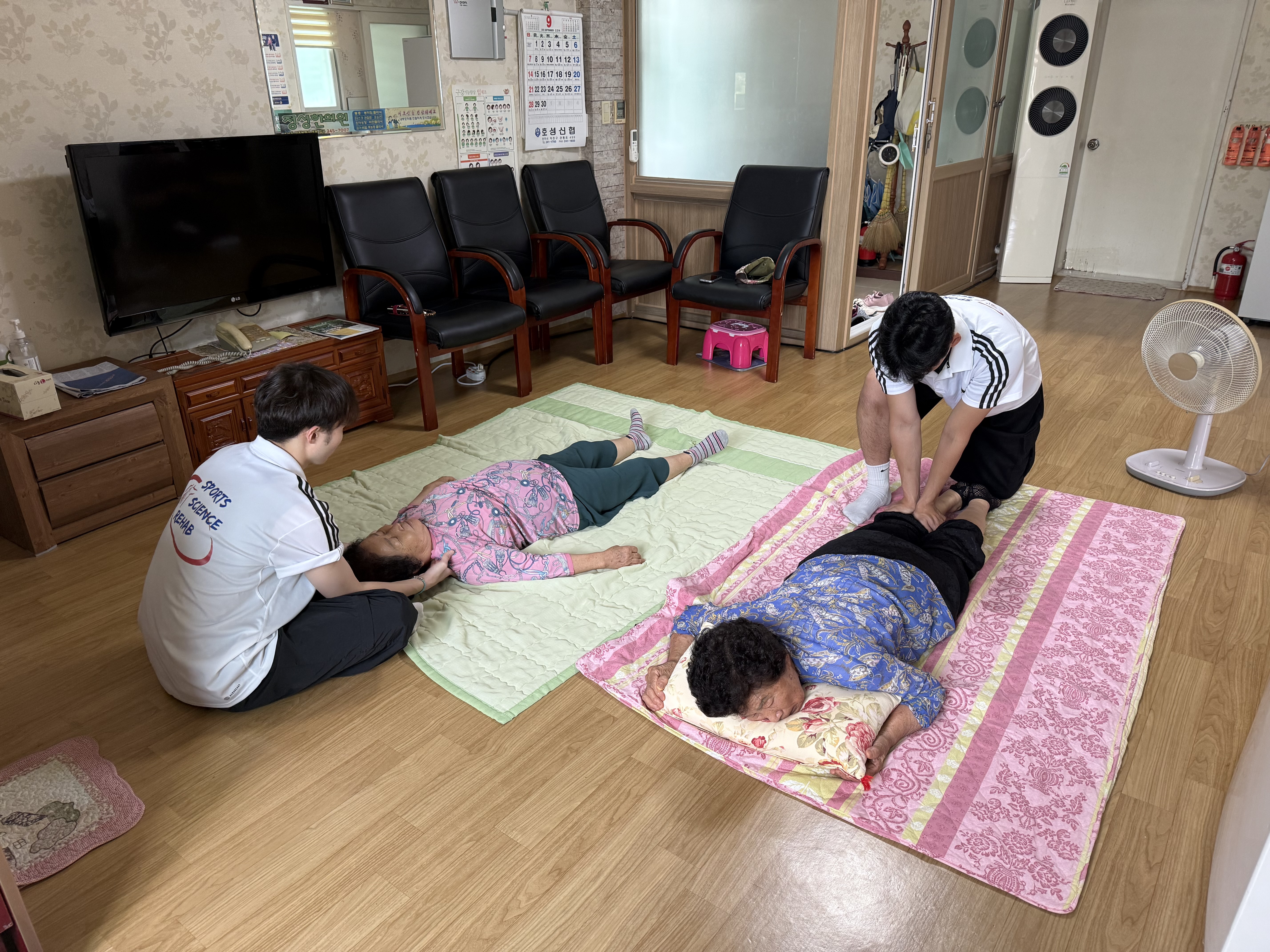 전북대 스포츠과학과 재활분과, 2025년 9월 19일 금암노인복지관서 스포츠마사지&middot;테이핑 봉사 &mdash; 노인복지관과의 상호협력 기반 지속 활동 23번째 첨부파일 이미지
