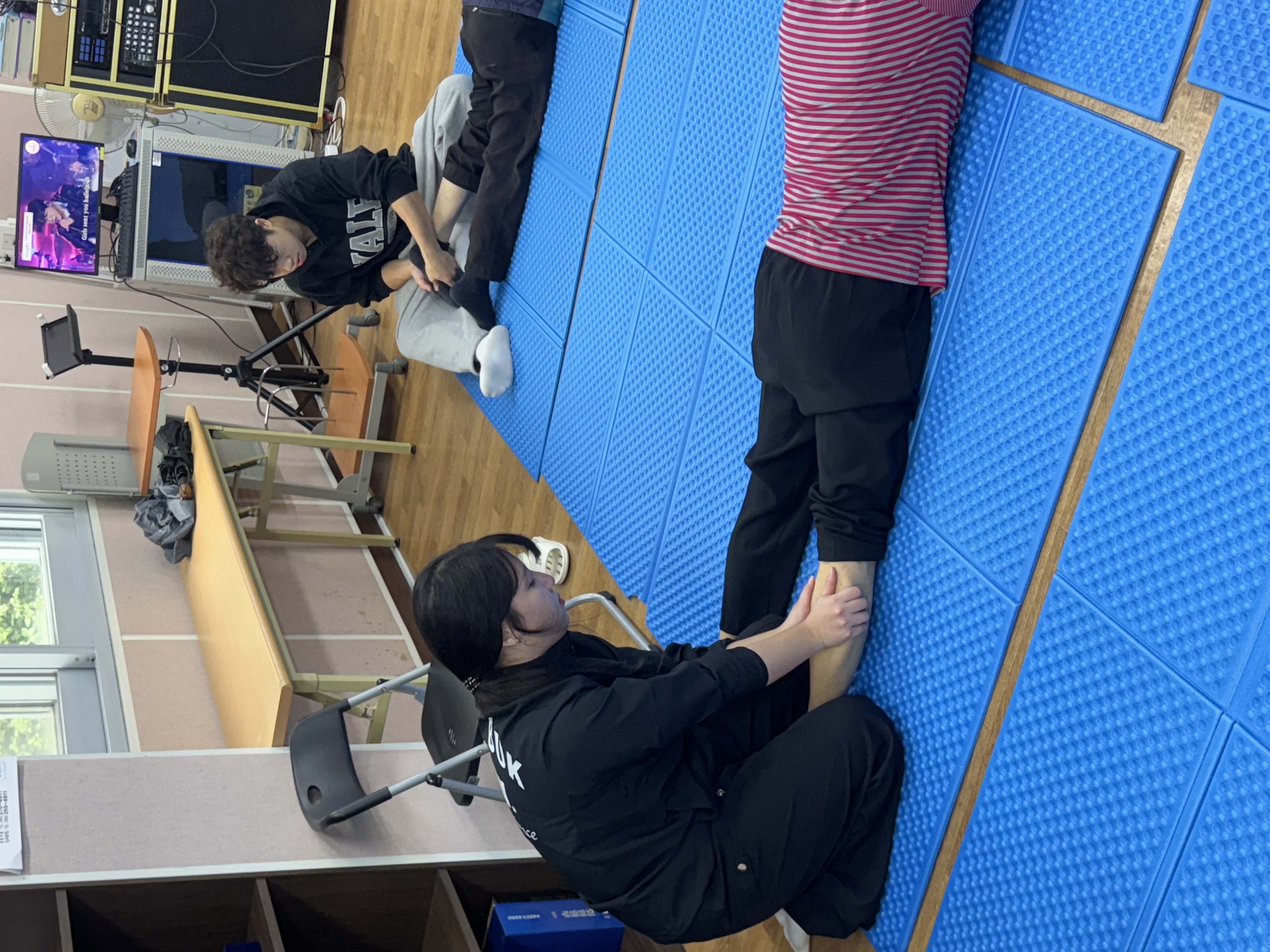 스포츠과학과 재활분과, 2025년 10월 16일 금암노인복지관서 스포츠마사지·테이핑 봉사 진행 — 지역사회 실천형 교육의 장 확대 6번째 첨부파일 이미지