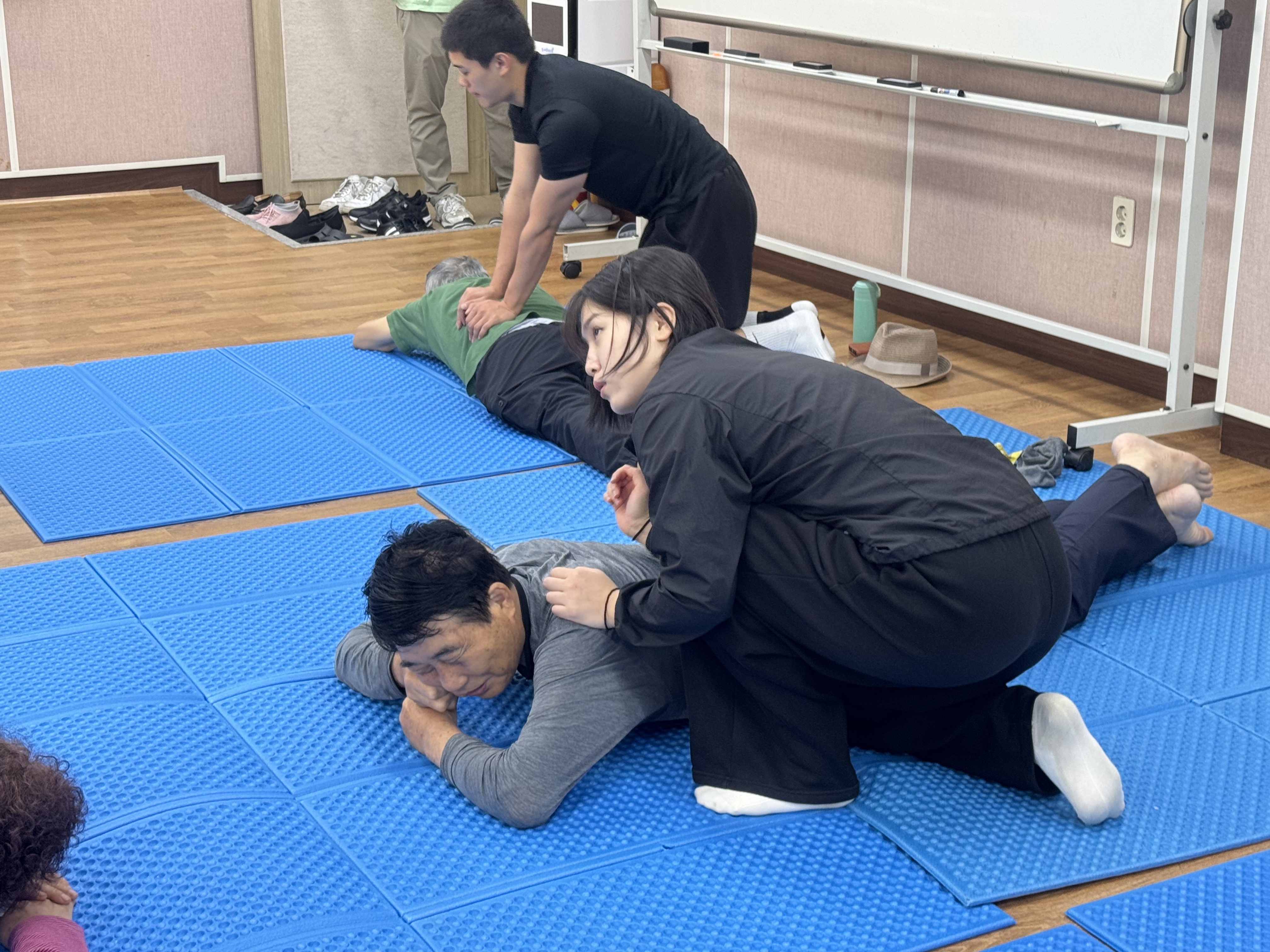 스포츠과학과 재활분과, 2025년 10월 16일 금암노인복지관서 스포츠마사지·테이핑 봉사 진행 — 지역사회 실천형 교육의 장 확대 10번째 첨부파일 이미지