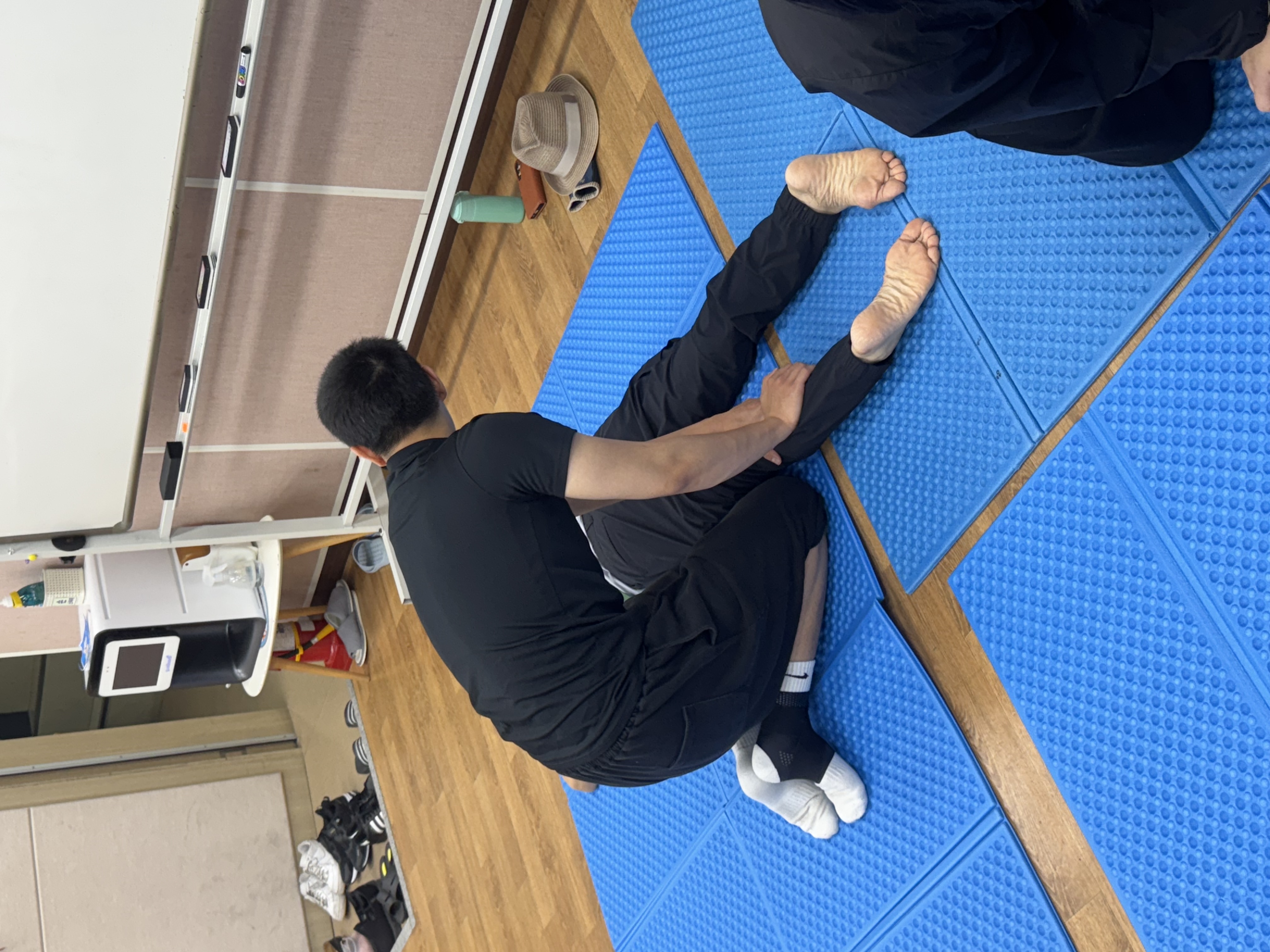 스포츠과학과 재활분과, 2025년 10월 16일 금암노인복지관서 스포츠마사지·테이핑 봉사 진행 — 지역사회 실천형 교육의 장 확대 11번째 첨부파일 이미지