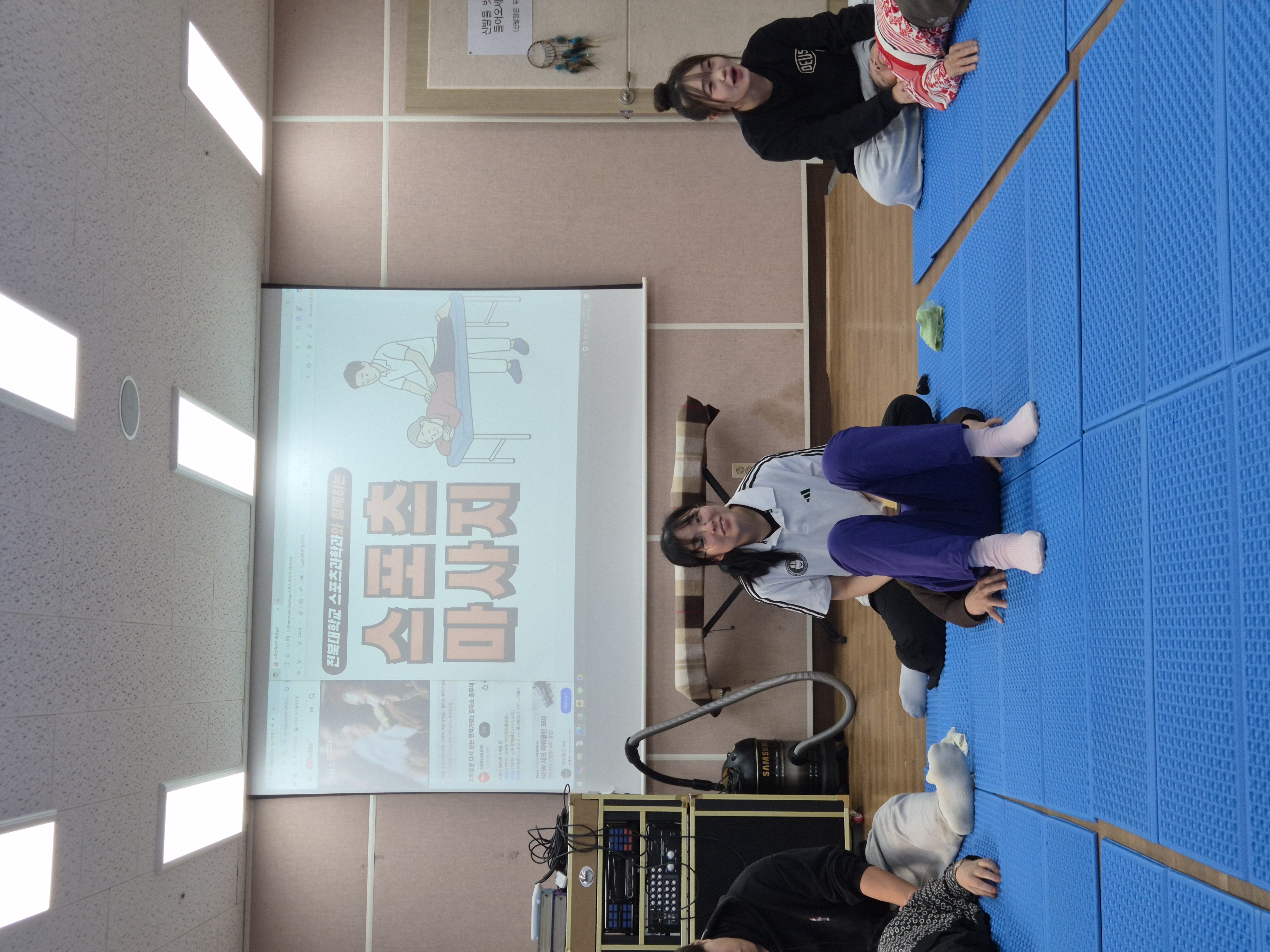 스포츠과학과 재활분과, 2025년 10월 23일 금암노인복지관서 스포츠마사지·테이핑 봉사 진행 — 지역사회 건강증진 프로그 6번째 첨부파일 이미지