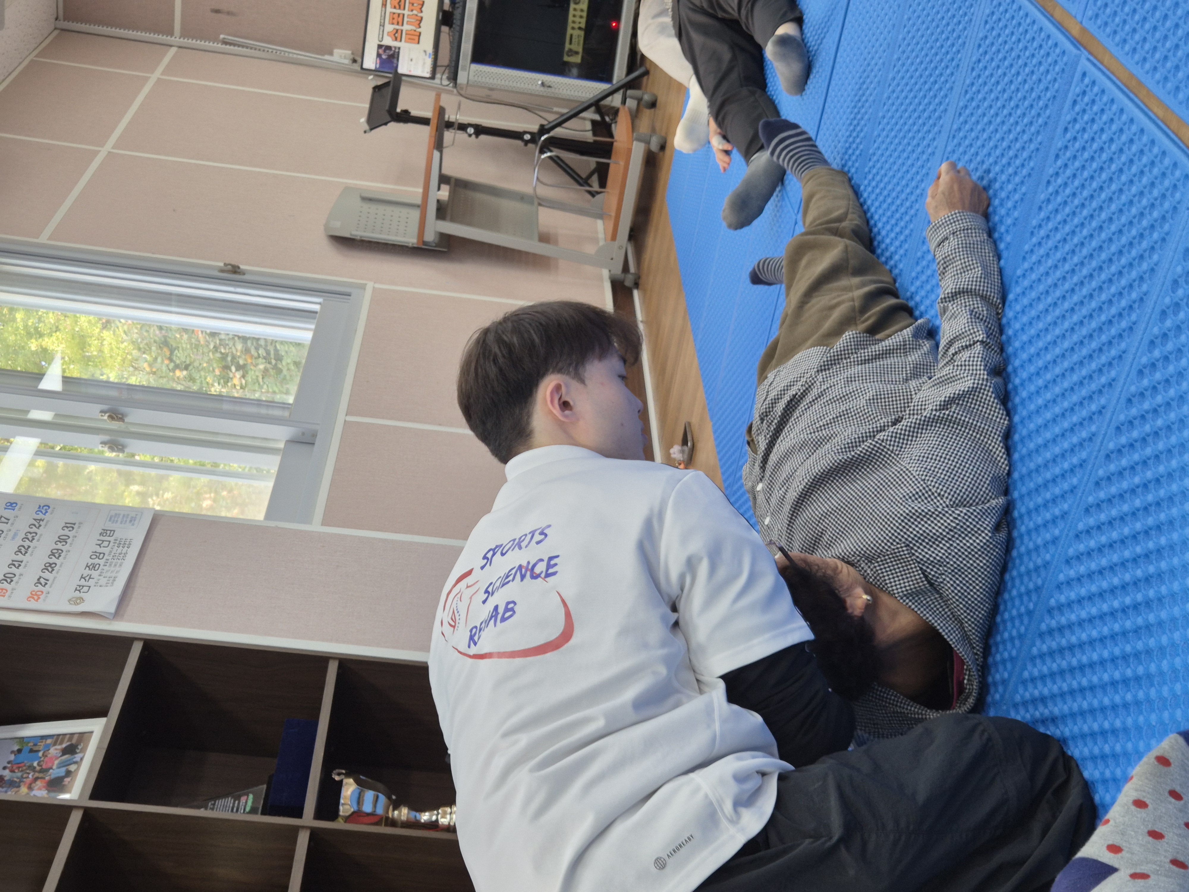 스포츠과학과 재활분과, 2025년 10월 23일 금암노인복지관서 스포츠마사지·테이핑 봉사 진행 — 지역사회 건강증진 프로그 8번째 첨부파일 이미지