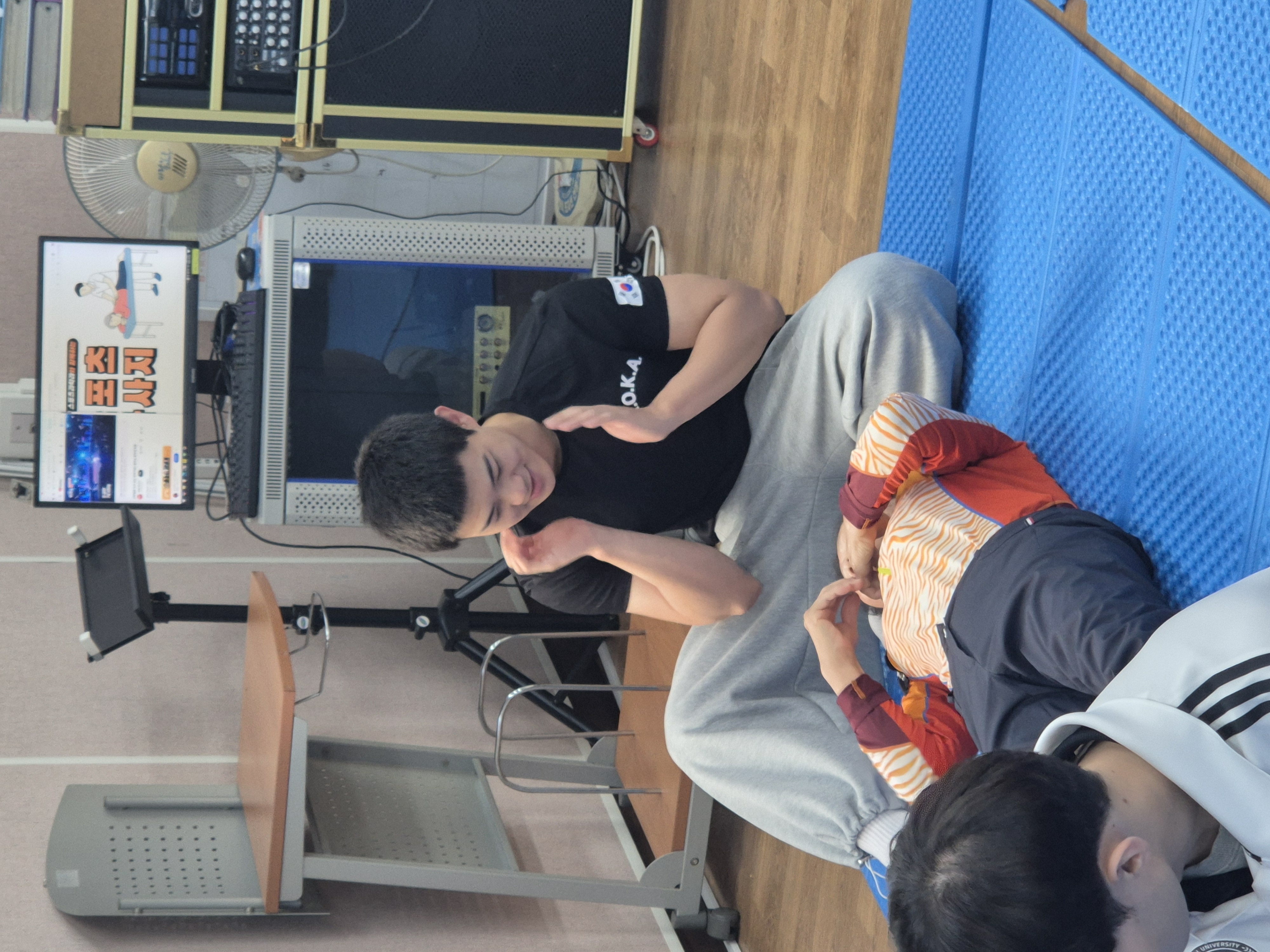 스포츠과학과 재활분과, 2025년 10월 23일 금암노인복지관서 스포츠마사지·테이핑 봉사 진행 — 지역사회 건강증진 프로그 13번째 첨부파일 이미지