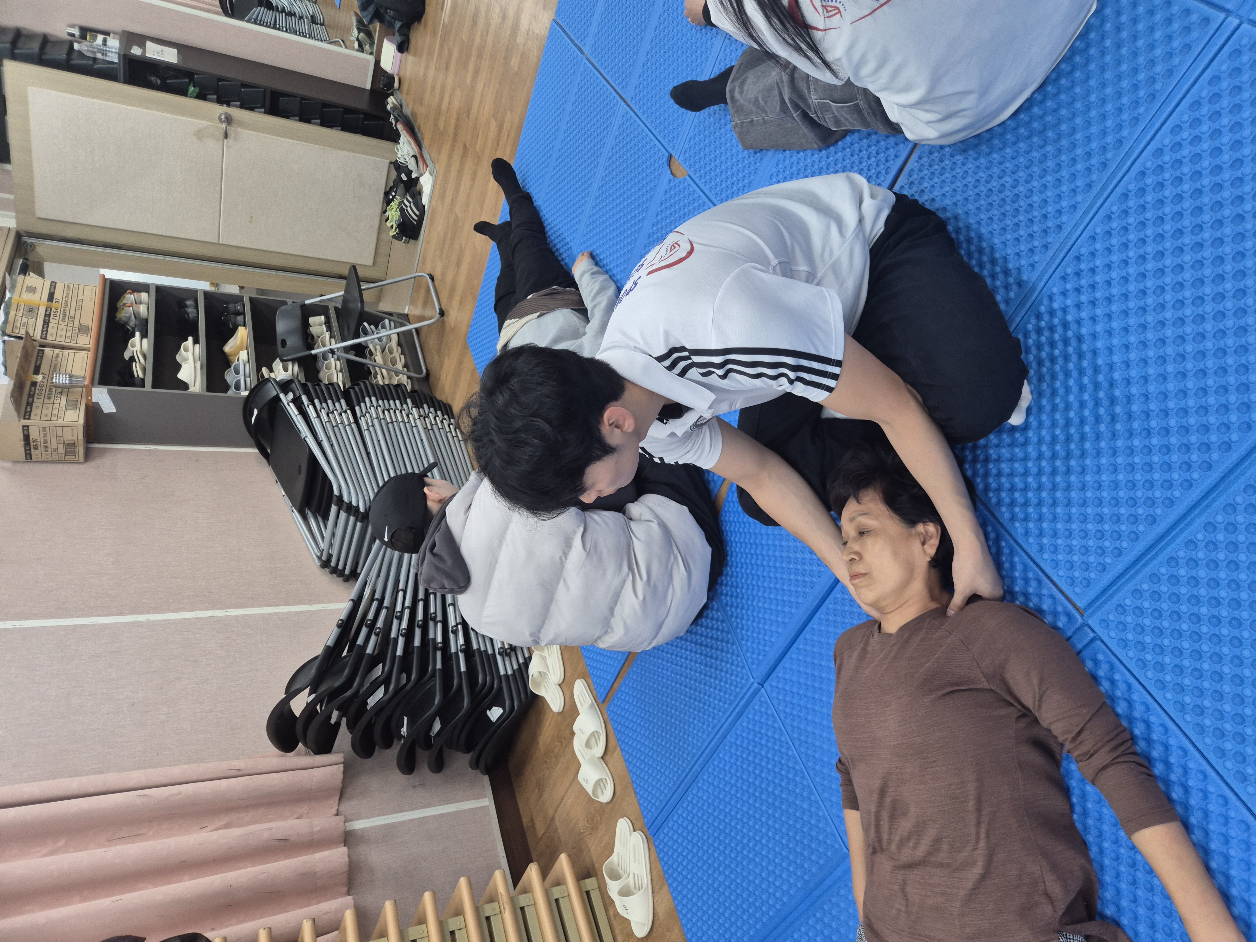 전북대학교 스포츠과학과 재활분과, 2025년 11월 6일 복지관서 스포츠마사지·테이핑 봉사 진행 — 지역 어르신 건강 증진에 앞장 4번째 첨부파일 이미지