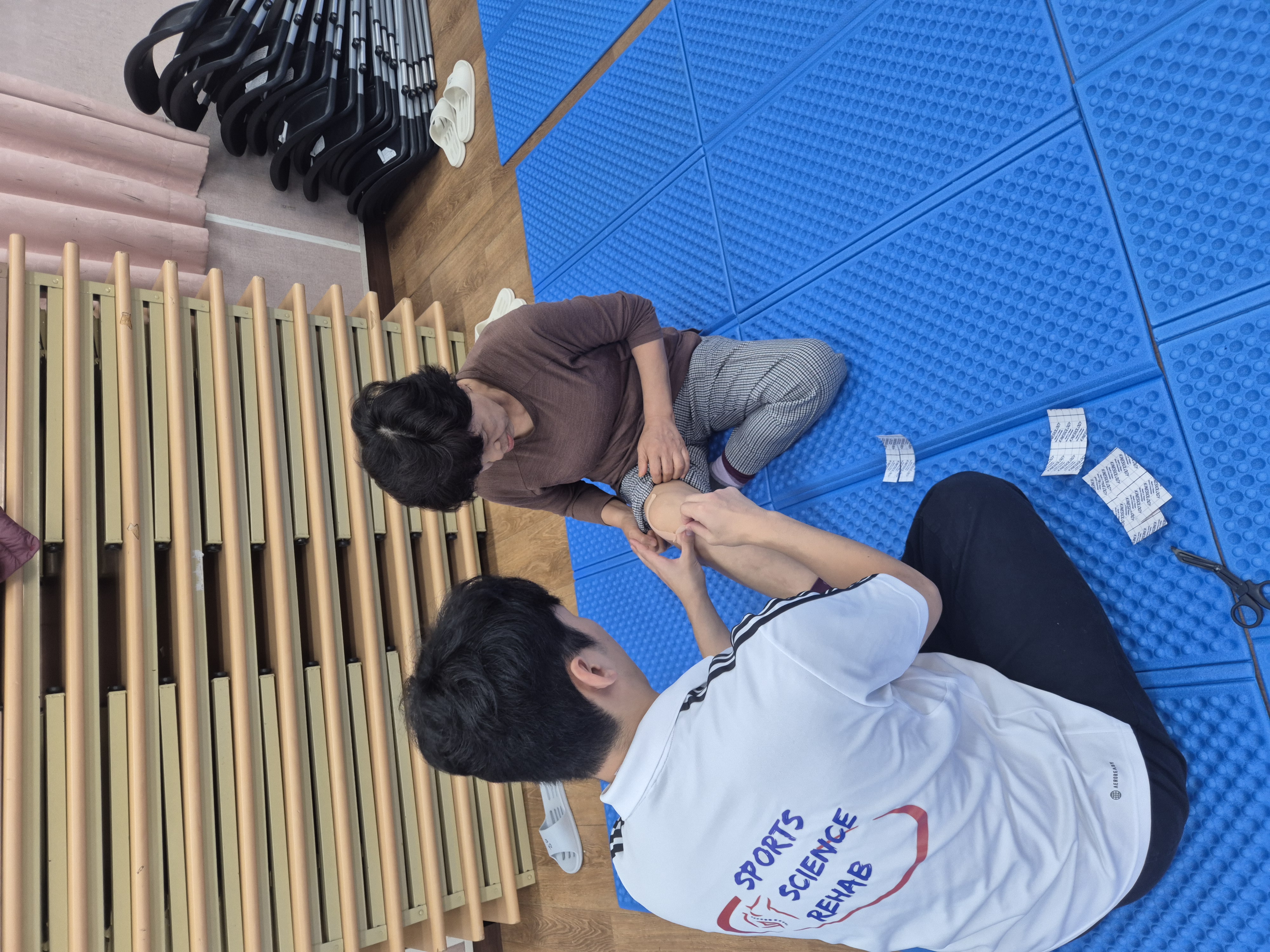 전북대학교 스포츠과학과 재활분과, 2025년 11월 6일 복지관서 스포츠마사지·테이핑 봉사 진행 — 지역 어르신 건강 증진에 앞장 6번째 첨부파일 이미지