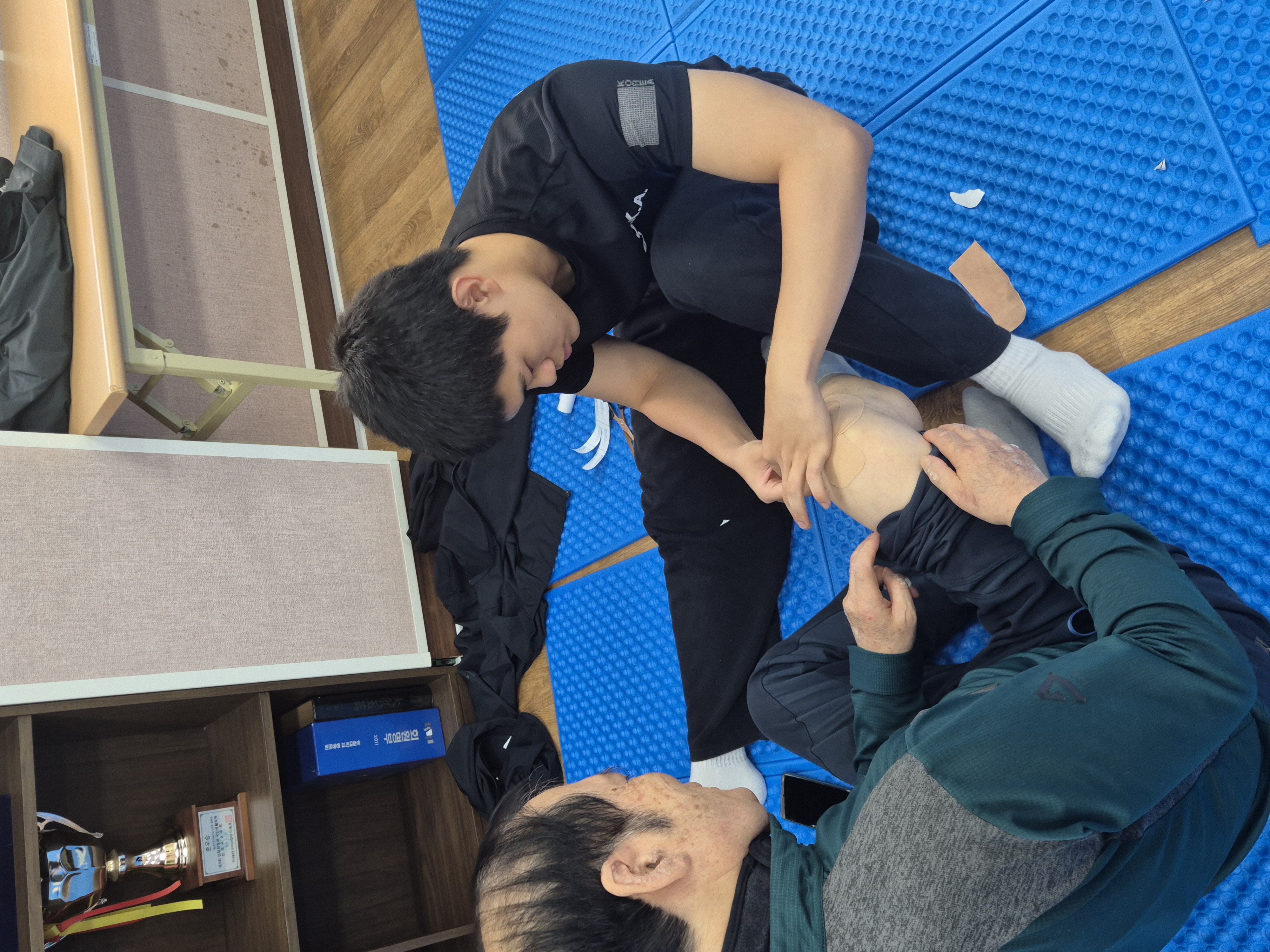 전북대학교 스포츠과학과 재활분과, 2025년 11월 6일 복지관서 스포츠마사지·테이핑 봉사 진행 — 지역 어르신 건강 증진에 앞장 7번째 첨부파일 이미지