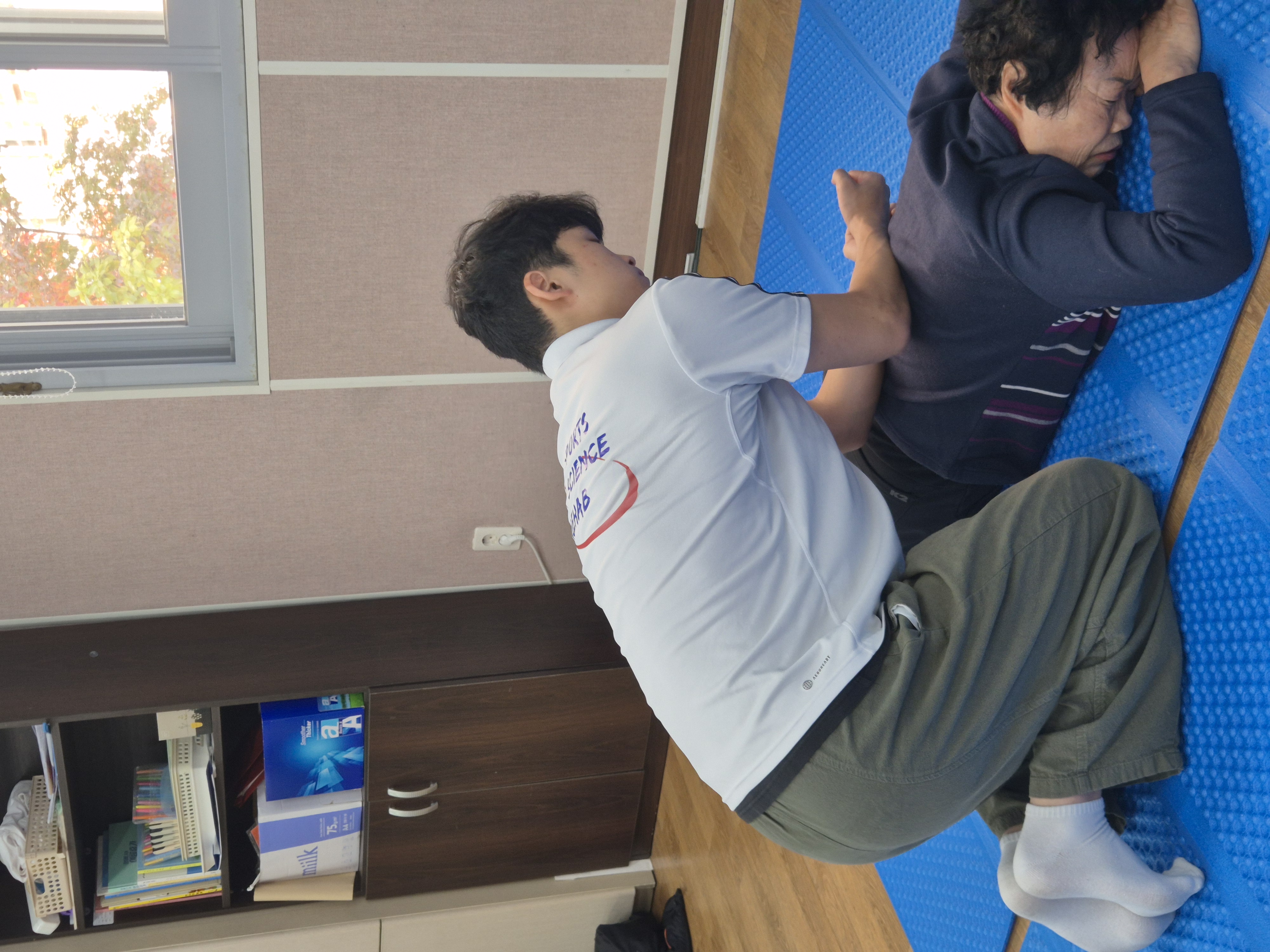 전북대학교 스포츠과학과 재활분과, 2025년 11월 13일 복지관서 스포츠마사지·테이핑 봉사 진행 8번째 첨부파일 이미지