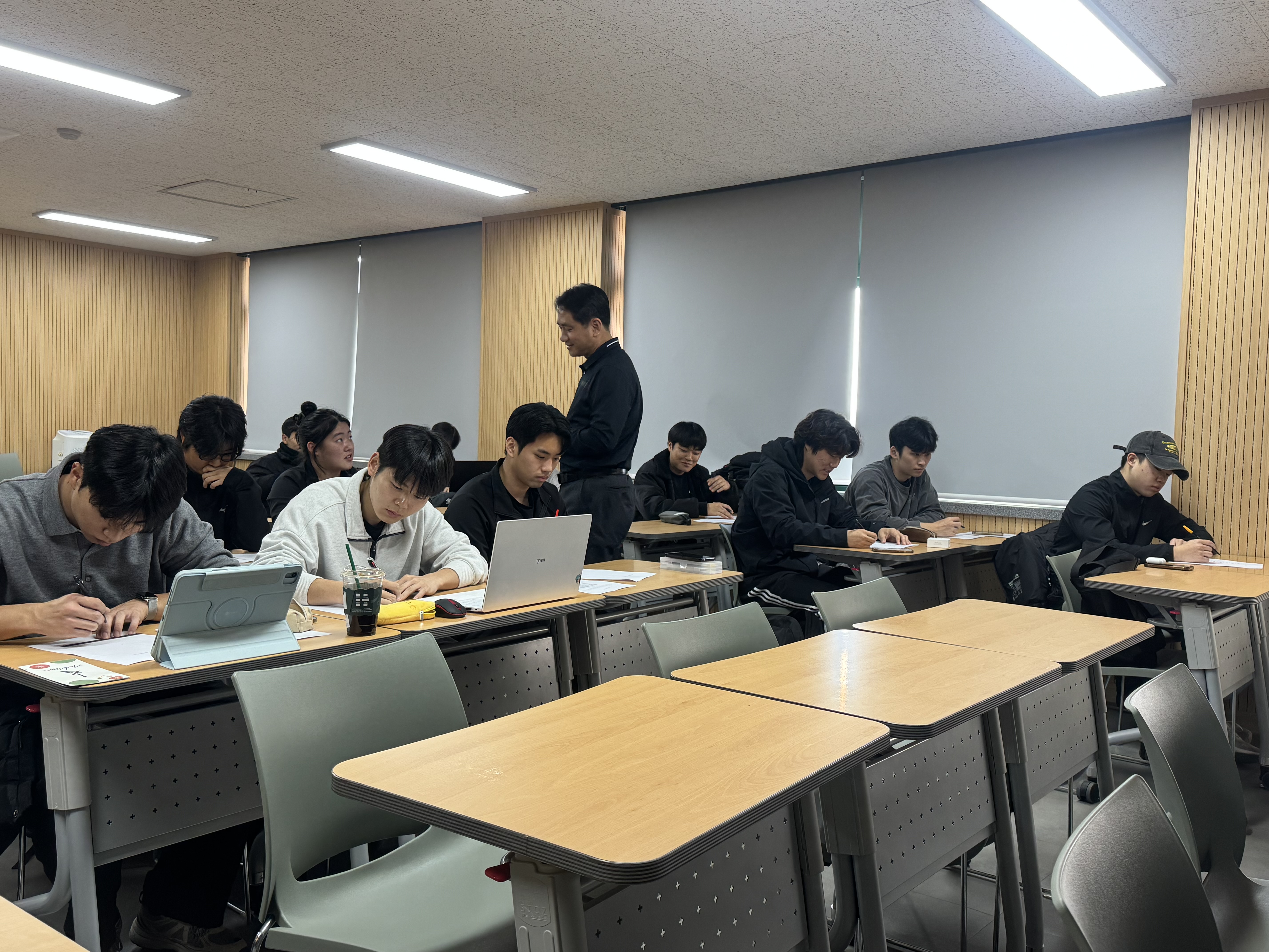 25.12.02.(화) 빅데이터 Lecture 데이 2-2. 2일차 특강 – 데이터와 철학적 사고로 확장하는 나의 스토리 3번째 첨부파일 이미지