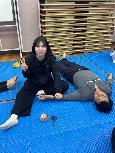 스포츠과학과 재활분과, 2025년 10월 16일 금암노인복지관서 스포츠마사지·테이핑 봉사 진행 — 지역사회 실천형 교육의 장 확대 대표이미지